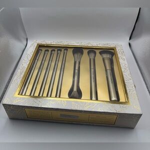 Vince Camuto Luxury Beauty Collection 8- Pieces Gold and White Beauty Brush Set